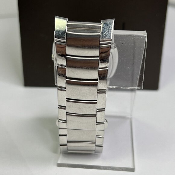 Gucci 8500M Stainless Steel Silver Dial Men's Date Watch Box & Polishing Cloth - Picture 8 of 10